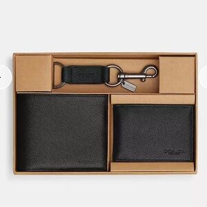 Coach Men’s Black Leather Wallets and Keychain Gift Set NWT three in one
